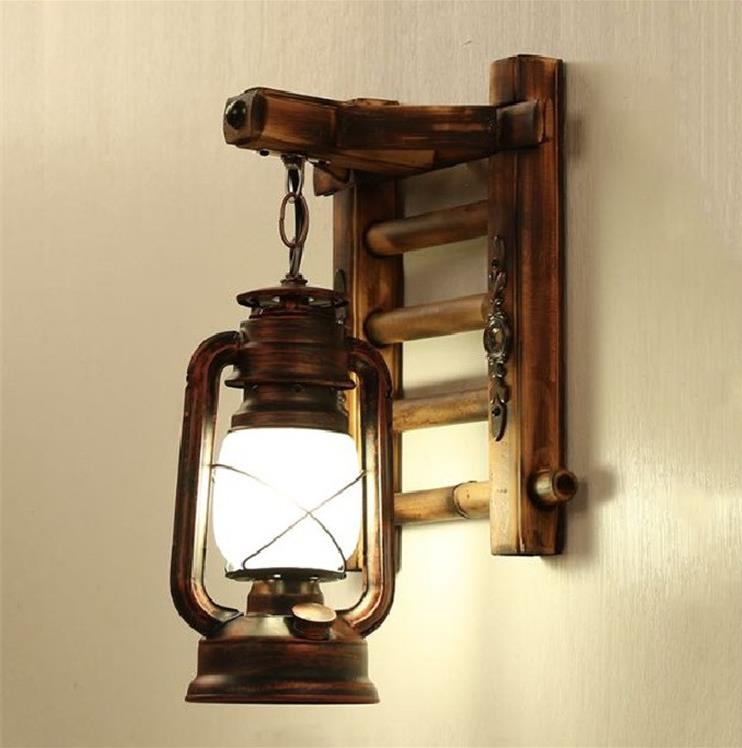 Lanterna Kerosen American ă Antique Wall Lamp cu tablă de spânzurătoare de lemn